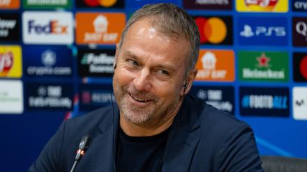Gut gelaunt und stolz nach dem großen Sieg mit Barcelona: Hansi Flick.