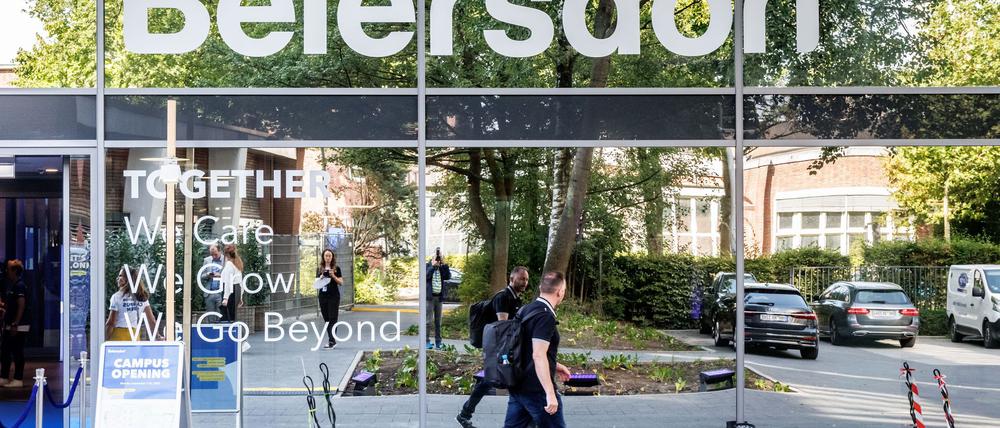 Der Hamburger Konsumgüterkonzern Beiersdorf hält an seinen Jahreszielen fest.