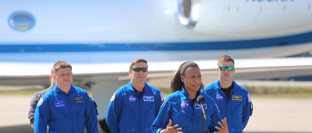 Der russische Kosmonaut Alexander Grebenkin und die Nasa-Astronauten Michael Barratt, Jeanette Epps, sowie Matthew Dominick kehren nach Monaten im All zur Erde zurück und sollen am Freitag eintreffen. (Archivbild)