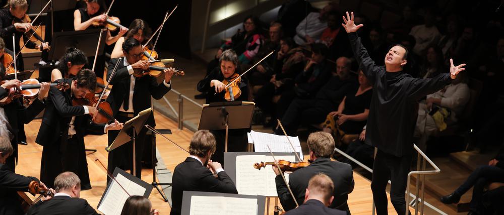 Teodor Currentzis dirigiert die Uraufführung Jay Schwartz’ „Passacaglia“ und Mahlers Fünfte.