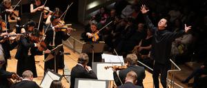 Teodor Currentzis dirigiert  die Uraufführung Jay Schwartz’ „Passacaglia“ und Mahlers Fünfte.