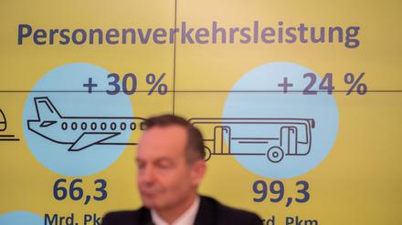 Laut der aktuellen Verkehrsprognose der Bundesregierung bleibt die Straße auch 2040 der dominierende Verkehrsträger. 