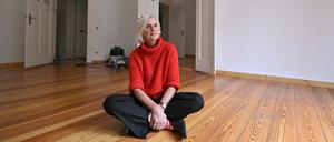 Gisela Zimmer in ihrer leeren Wohnung.