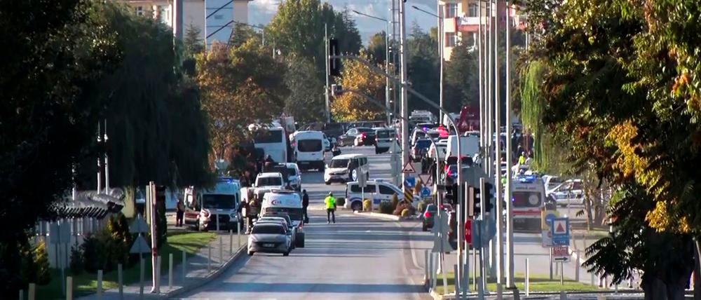 Die Türkei reagiert auf den Anschlag mit Luftangriffen im Nordirak und in Syrien. 