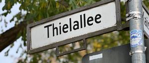 In Berlin-Dahlem ist ein Streit um eine neue Conatinerunterkunft für Geflüchtete in der Thielallee 63 entbrannt.