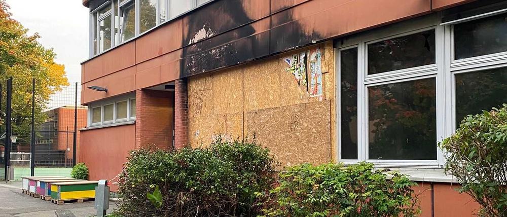 In der Nacht zum 2. Oktober 2024 brannte es in der Kopernikus-Oberschule in Berlin-Steglitz. Der Schaden ist schlimmer als gedacht.