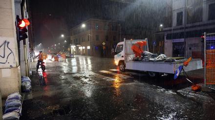 In Bologna musste wegen der heftigen Regenfälle das Serie-A-Spiel gegen Milan abgesagt werden.