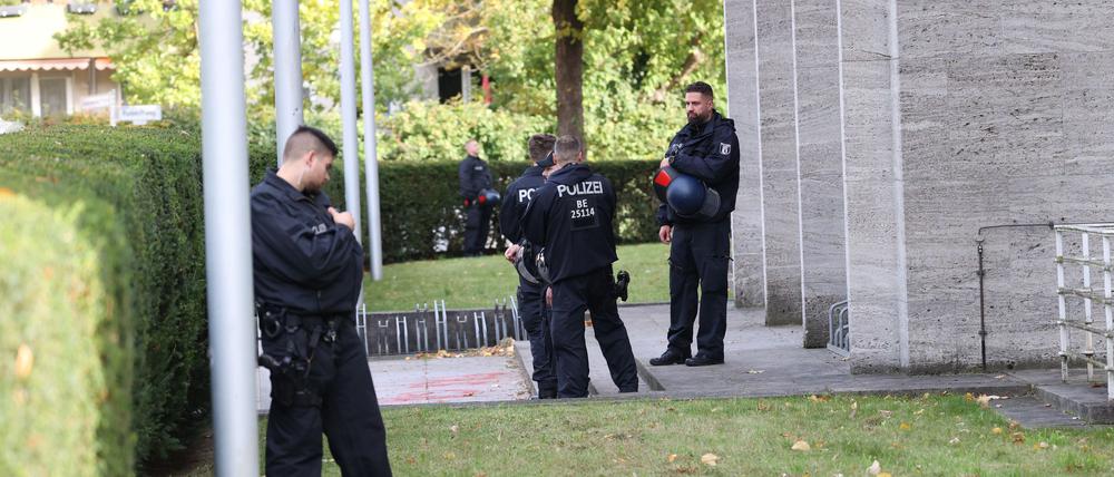 Vermummte drangen vor einer Woche ins Präsidiumsgebäude der Freien Universität ein. (Archivbild)