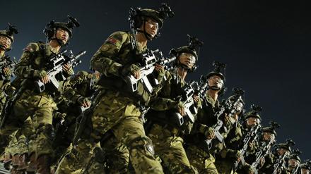 Nordkoreanische Soldaten (hier eine Parade in Pjöngjang) werden offenbar bereits in der Region Kursk eingesetzt. 
