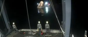 Das Videostandbild aus dem Livestream der US-Raumfahrtbehörde Nasa zeigt die Kapsel der sogenannten «Crew 8» bei der Landung nach mehr als 30 Stunden Flug im Meer vor dem US-Bundesstaat Florida. Mehr als 230 Tage lang waren die vier Raumfahrer an Bord der ISS. Ihr Rückflug war wetterbedingt mehrfach verschoben worden. 