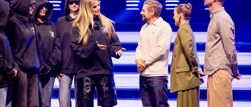 Überraschung! Modelscout Heidi Klum besucht Joko und Klaas.