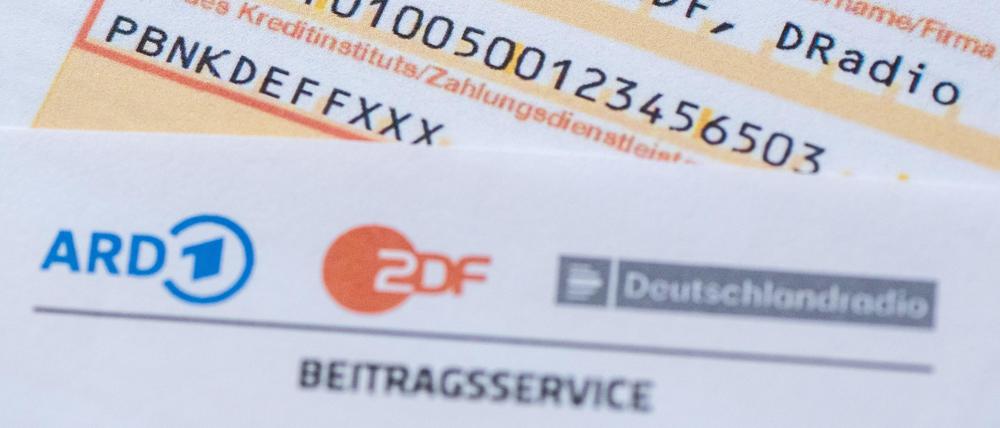 Die Ministerpräsidentinnen und Ministerpräsidenten der Länder verschieben eine Entscheidung zum Rundfunkbeitrag.