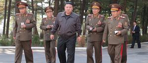 Der nordkoreanische Staatschef Kim Jong Un inspiziert das Hauptquartier des 2. Korps der nordkoreanischen Armee (17. Oktober 2024).