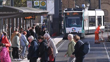 Das Fahren mit Straßenbahn und Bus wird ab dem neuen Jahr wohl teurer. 
