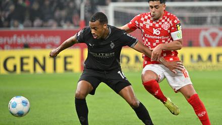 Mainz um Nadiem Amiri (r) belohnte sich gegen Gladbach um Alassane Plea nicht für eine gute erste Hälfte.