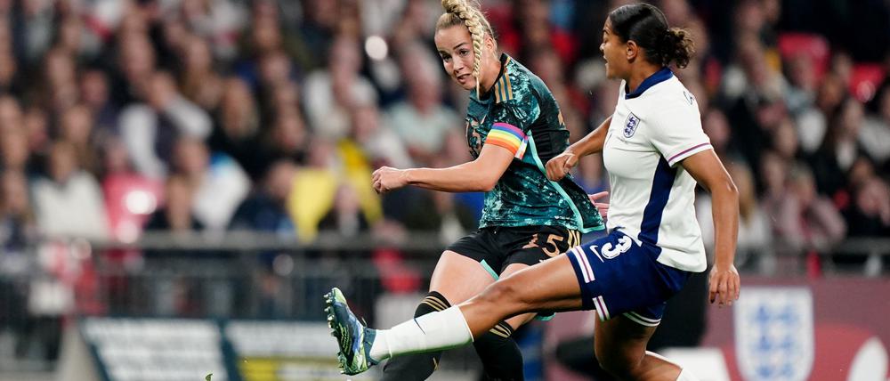 Kapitänin Giulia Gwinn trifft in dieser Szene zum zwischenzeitlichen 2:0.