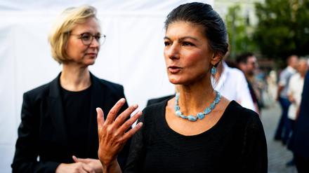 Die BSW-Bundesvorsitzende Sahra Wagenknecht mit der BSW-Vorsitzenden in Thüringen, Katja Wolf.
