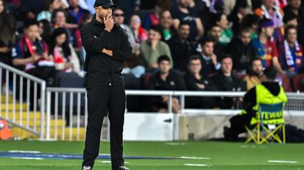 Nachdenklich am Spielfeldrand: Vincent Kompany beim 1:4 in Barcelona. 
