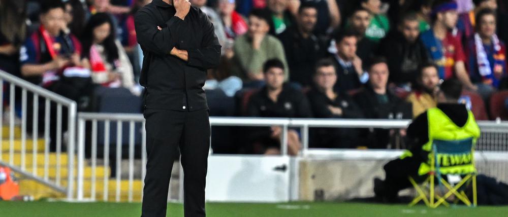 Nachdenklich am Spielfeldrand: Vincent Kompany beim 1:4 in Barcelona.