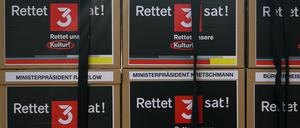 Kistenweise Unterschriften gegen die Pläne, 3sat abzubauen oder in Arte „aufgehen“ zu lassen, haben nicht geholfen.