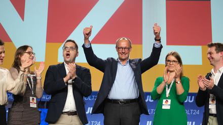 Friedrich Merz stimmt den Unionsnachwuchs auf den Bundestagswahlkampf ein - mit einer Kampfansage an die SPD. Die Grünen kommen in seiner Rede kaum vor. Die Junge Union feiert ihn schon als Kanzler.