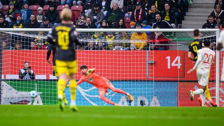Durch einen Distanzschuss kassiert Dortmund den Ausgleich.