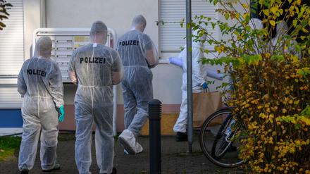 In Leipzig soll eine 13-Jährige ihre sieben Jahre alte Schwester so schwer verletzt haben, dass das jüngere Mädchen starb.