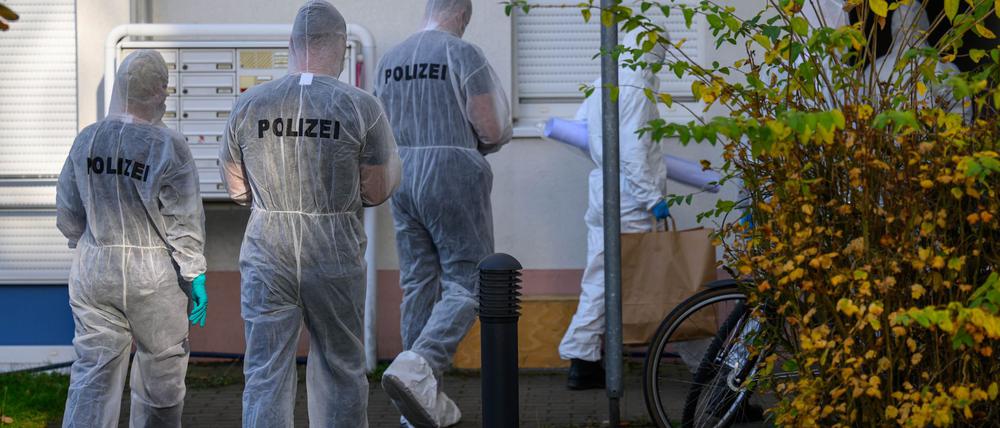 In Leipzig soll eine 13-Jährige ihre sieben Jahre alte Schwester so schwer verletzt haben, dass das jüngere Mädchen starb.