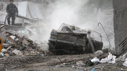 Bei russischen Angriffen mit Raketen und Drohnen werden im ukrainischen Hinterland regelmäßig auch Wohnviertel getroffen. (Archivbild)