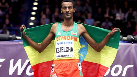 Der Äthiopier Yomif Kejelcha hat in Valencia den Halbmarathon-Weltrekord unterboten.