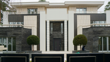 Diese Villa in Berlin-Schmargendorf soll dem russischen Oligarchen und Putin-Freund Arkadij Rotenberg gehören.