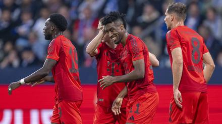 Wieder ein drin. Die Bayern bejubeln das 5:0 durch Kingsley Coman