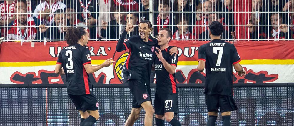 Mario Götze trifft zum ersten Mal für Eintracht Frankfurt seit dem 17. März. 