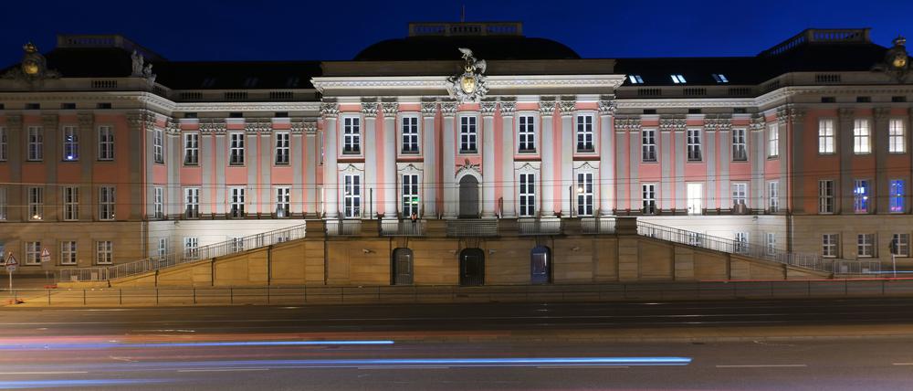 Der Brandenburger Landtag am frühen Morgen. 