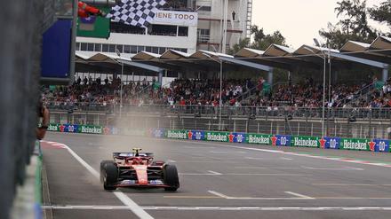 Carlos Sainz hat den Großen preis von Mexiko gewonnen.