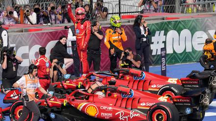 Neben dem siegereichen Ferrari-Fahrer Carlos Sainz war kein Platz für Max Verstappen.