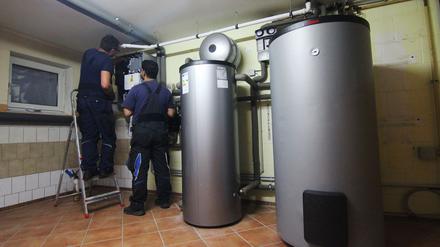 Der Energiekonzern Vattenfall will stärker bei der Installation von Wärmepumpen und Co. in Privathäusern mitmischen. (Archivbild)