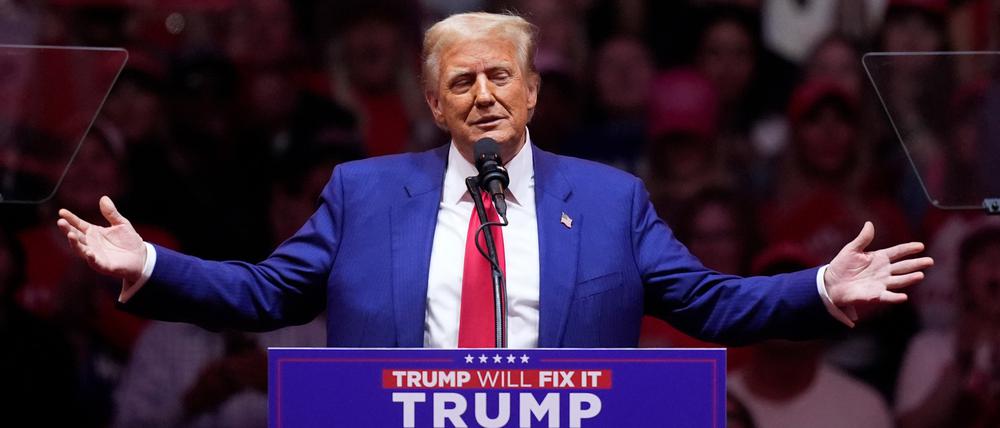 Der republikanische US-Präsidentschaftskandidat und ehemalige US-Präsident Donald Trump spricht bei einer Wahlkampfveranstaltung im Madison Square Garden in New York.
