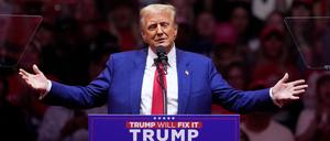 Der republikanische US-Präsidentschaftskandidat und ehemalige US-Präsident Donald Trump spricht bei einer Wahlkampfveranstaltung im Madison Square Garden in New York. 