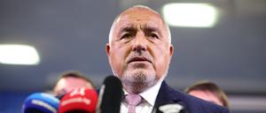Boiko Borissow, ehemaliger bulgarischer Ministerpräsident und Vorsitzender der Mitte-Rechts-Partei Gerb, spricht nach den ersten Auszählungsergebnissen während der vorgezogenen Parlamentswahlen.