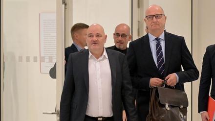 Der BSW-Vorsitzende in Brandenburg Robert Crumbach und Ministerpräsident Dietmar Woidke.