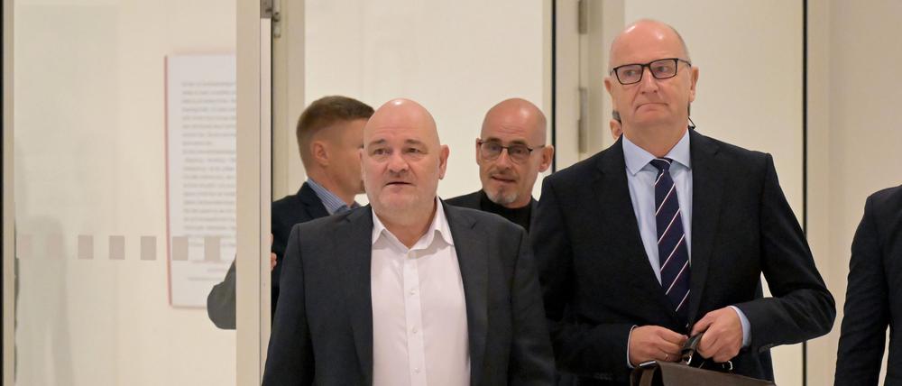 Der BSW-Vorsitzende in Brandenburg Robert Crumbach und Ministerpräsident Dietmar Woidke.