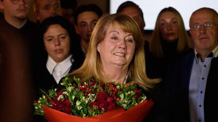 Vilija Blinkeviciute, Vorsitzende der Litauischen Sozialdemokratischen Partei LSDP, spricht während einer Veranstaltung nach den Wahlen zu den Medien und Anhängern.