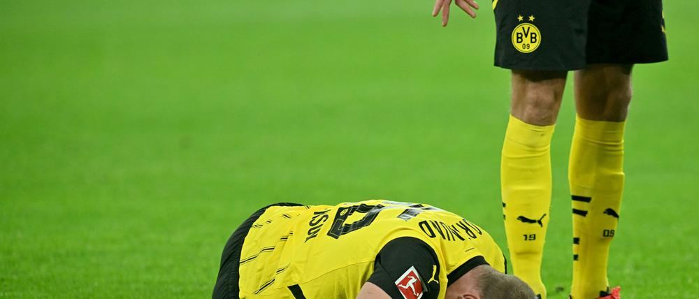 Einer der vielen derzeit angeschlagenen BVB-Profis: Julian Ryerson am Boden. 