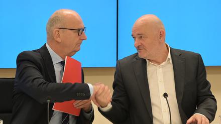 Brandenburgs Ministerpräsident Dietmar Woidke (SPD) und BSW-Landeschef Robert Crumbach (r.).