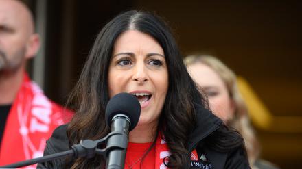 Daniela Cavallo, Gesamtbetriebsratsvorsitzende VW, warnt vor Werksschließungen.