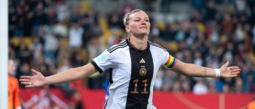 Alexandra Popp beendet in Duisburg eine bewegte Karriere im Trikot der deutschen Nationalmannschaft.