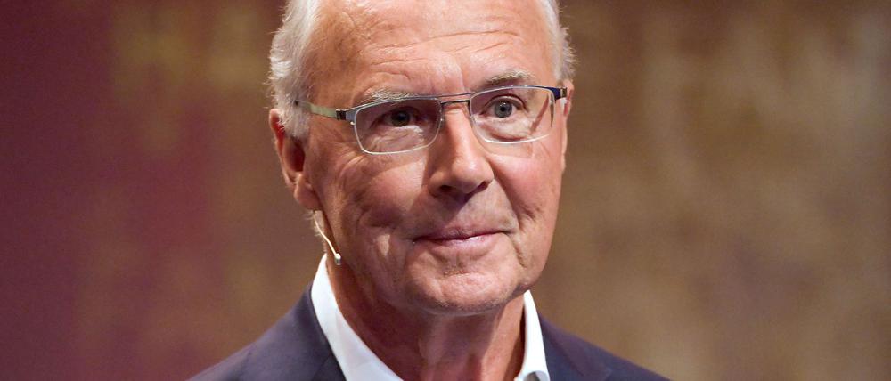 Die versammelte Fußball-Prominenz ehrte Franz Beckenbauer beim Ballon d'Or. 