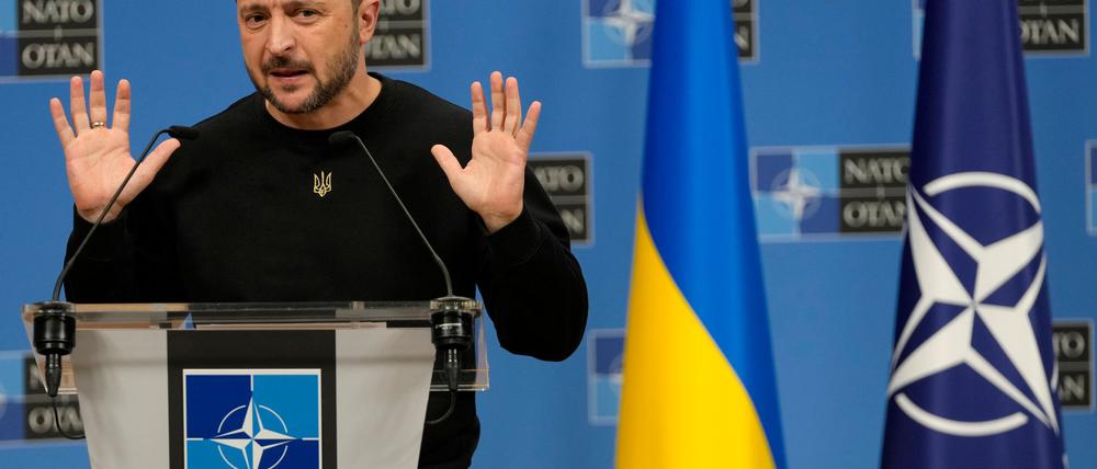 Immer wieder fordert der ukrainische Präsident Wolodymyr Selenskyj die Einladung zum Nato-Beitritt - bisher ohne Erfolg. (Archivbild)