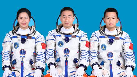 Die Astronauten sollen ein halbes Jahr im All bleiben und dort Experimente durchführen. 